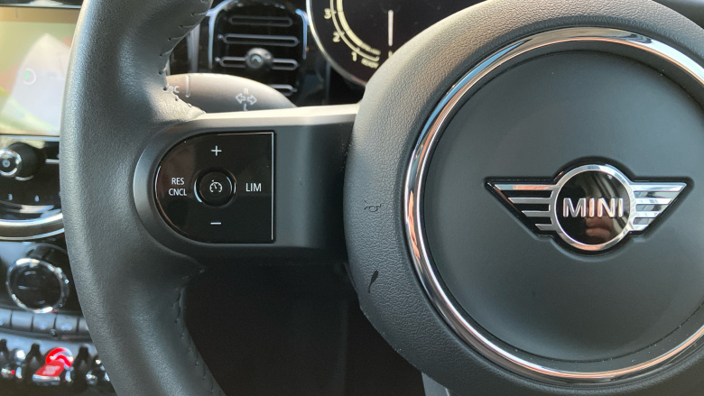 MINI Hatchback 1.5 Cooper Classic Premium 5dr Auto Petrol Hatchback